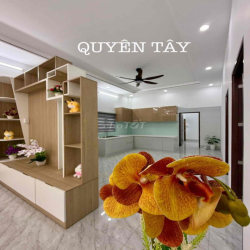 Nhà Bán Sân đậu ô tô, Gần Trung Tâm