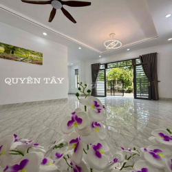 Nhà Bán Sân đậu ô tô, Gần Trung Tâm