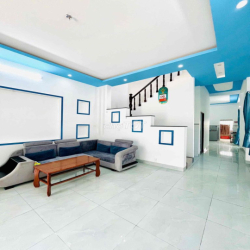 🌻CHO THUÊ NHÀ TRỆT LẦU MỚI CÓ HẺM HÔNG FULL NỘI THẤT KDC HỒNG LOAN