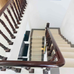 🌻CHO THUÊ NHÀ TRỆT LẦU MỚI CÓ HẺM HÔNG FULL NỘI THẤT KDC HỒNG LOAN