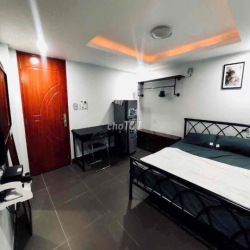 Phòng cửa sổ full nội thất Q1