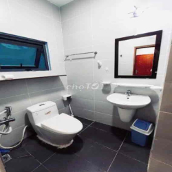 Phòng cửa sổ full nội thất Q1