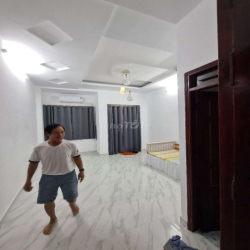 NHÀ 4X18M 1 TRỆT 3 LẦU 4PN CÓ MÁY LẠNH ĐƯỜNG 6M THÔNG