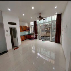 biệt thự giá rẻ 8 x 20 có 6pn 6wc có sân đậu ô tô 