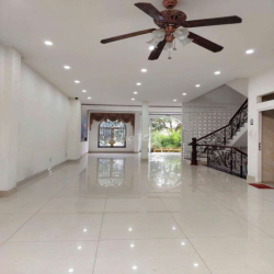 biệt thự giá rẻ 8 x 20 có 6pn 6wc có sân đậu ô tô 
