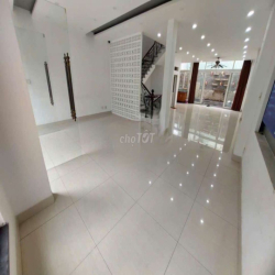 biệt thự giá rẻ 8 x 20 có 6pn 6wc có sân đậu ô tô 