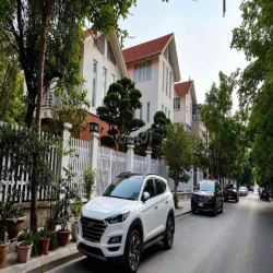 Cho thuê nguyên căn biệt thự 150m2 dãy 16b3 Làng Việt Kiều Châu Âu