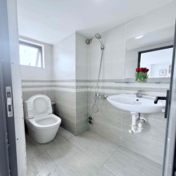 Duplex Vườn Lài ban công thoáng mát
