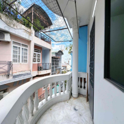 Cho Thuê Phòng Ban Công - 01 Phòng Ngủ - 01 Phòng Bếp
