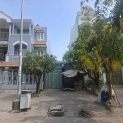 Cho thuê kho gần chợ Phú Thuận 7x18 hướng Nam