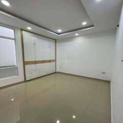NHÀ ĐẸP 5PN_4WC ÔTÔ NGỦ TRONG NHÀ, KDC HỒNG ĐÀO QL13 TĐ