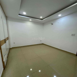NHÀ ĐẸP 5PN_4WC ÔTÔ NGỦ TRONG NHÀ, KDC HỒNG ĐÀO QL13 TĐ