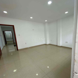 NHÀ ĐẸP 5PN_4WC ÔTÔ NGỦ TRONG NHÀ, KDC HỒNG ĐÀO QL13 TĐ