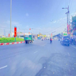 Cho thuê 1.850 m2 đất kế vòng xoay khu Hồng Phát tiện kinh doanh