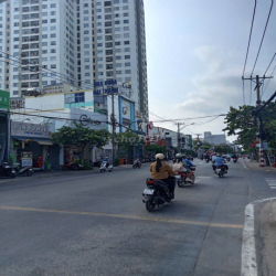 Cho Thuê Nhà Cấp 4. 2 Mặt Tiền. Có 2 PN . DT 210m2. Đường Đặng Văn Bi 