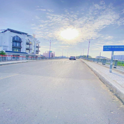 Cho thuê 1.850 m2 đất kế vòng xoay khu Hồng Phát tiện kinh doanh