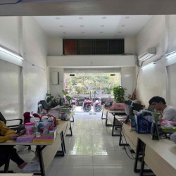 Đối diện công viên lãnh binh thăng, yên tĩnh, xe để thoả mái