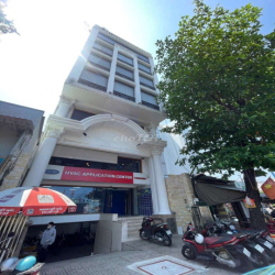 Văn phòng Quận 3 giá 30 triệu 95m2 full bàn ghế sẵn