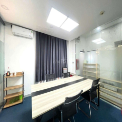 Văn phòng Quận 3 giá 30 triệu 95m2 full bàn ghế sẵn