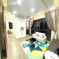 Cho thuê căn hộ full đồ 50m2, có hầm để xe, thang máy, mặt đường lớn