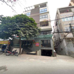 Cho thuê căn hộ full đồ 50m2, có hầm để xe, thang máy, mặt đường lớn