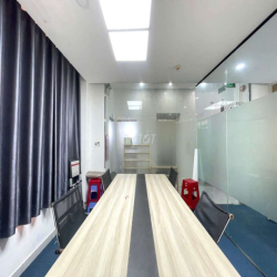 Văn phòng Quận 3 giá 30 triệu 95m2 full bàn ghế sẵn