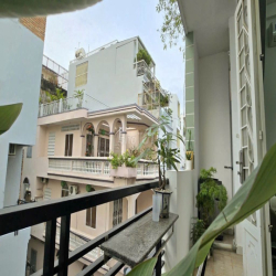 🌈Căn hộ 2PN BAN CÔNG TÁCH BẾP MỚI 100%+NỘI THẤT GỖ+MÁY Giặt riêng