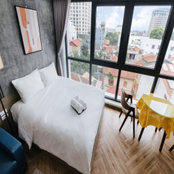 Cho thuê căn hộ Studio tầng cao thoáng ban công cửa sổ lớn.