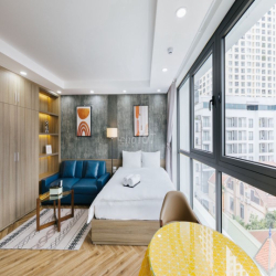 Cho thuê căn hộ Studio tầng cao thoáng ban công cửa sổ lớn.