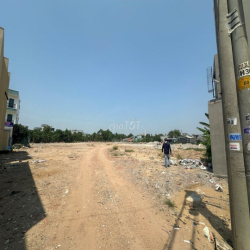 Cho thuê đất trống 6482m2, hẻm 185 đường Ngô Chí Quốc