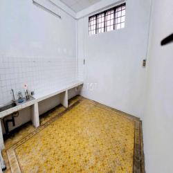 Cho thuê căn hộ 2 phòng ngủ tiện nghi gần chợ Thủ Đức giá rẻ