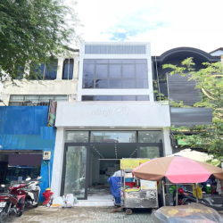 Mặt tiền Cách Mạng Tháng 8, Phường 7 , Quận Tân Bình.