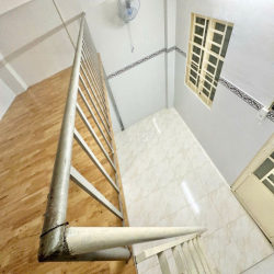 Phòng sẵn máy lạnh, giờ tự do ngay chợ Thủ Đức, tiện ra Phạm Văn Đồng