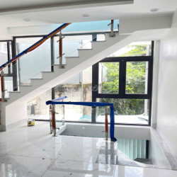Mặt tiền Cách Mạng Tháng 8, Phường 7 , Quận Tân Bình.
