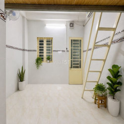 Phòng sẵn máy lạnh, giờ tự do ngay chợ Thủ Đức, tiện ra Phạm Văn Đồng
