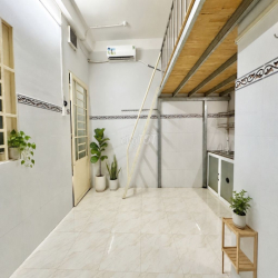 Phòng sẵn máy lạnh, giờ tự do ngay chợ Thủ Đức, tiện ra Phạm Văn Đồng
