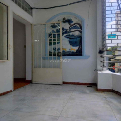 Nhà nguyên căn rộng. Hình thật 100%.