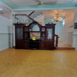 Nhà nguyên căn rộng. Hình thật 100%.