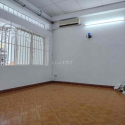 Nhà nguyên căn rộng. Hình thật 100%.