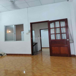 Nhà nguyên căn rộng. Hình thật 100%.