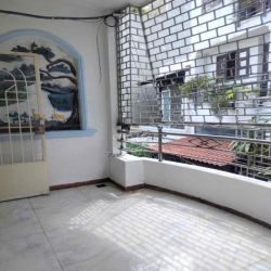 Nhà nguyên căn rộng. Hình thật 100%.