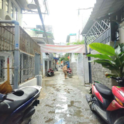 Nhà nguyên căn rộng. Hình thật 100%.