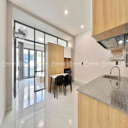 1 căn hộ tách bếp thang máy  tân bình tân phú