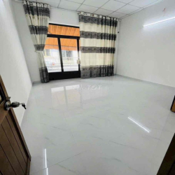 NHÀ MỚI, 1 TRỆT 2 LẦU SÂN THƯỢNG, 3P. NGỦ ở và làm việc OK
