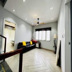 Biệt thự gốc 145m2, đông nam, 6pn 5wc, sân vườn, nhà đẹp, an ninh