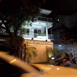 cho thuê nguyên căn nhà hai mặt tiền