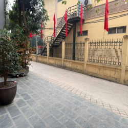 cho thuê tầng 2 Toà văn phòng  gần bệnh viện, chợ trường học