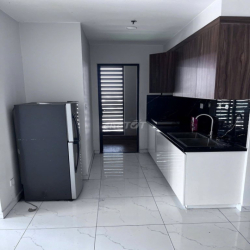 cho thuê nhanh nhà trống sẵn rèm view hồ bơi 