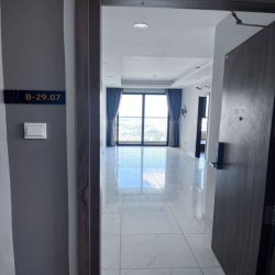 cho thuê nhanh nhà trống sẵn rèm view hồ bơi 