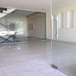 Cho thuê nhà mặt tiền đường lớn, Him lam Kinh tẻ, làm văn phòng